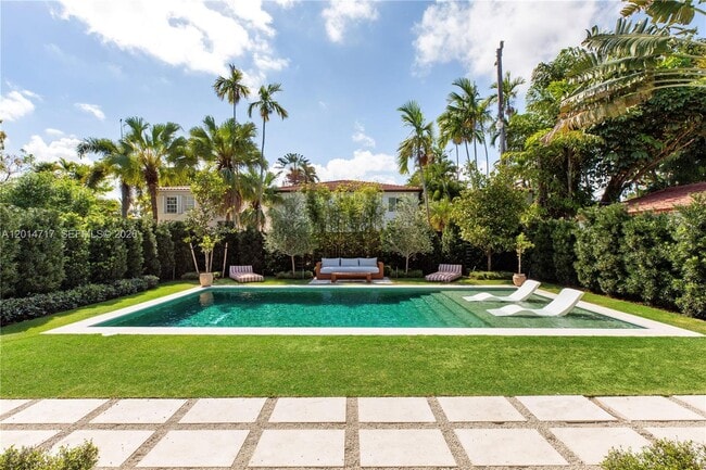 Building Photo - 4430 Royal Palm Ave