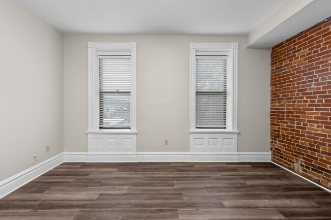 Building Photo - 1015 Ann Ave