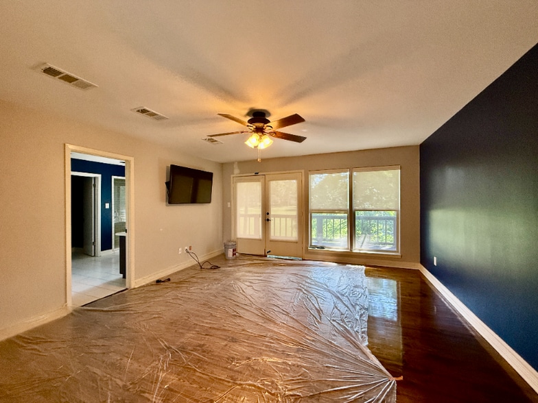 Building Photo - 1006 Augusta Dr
