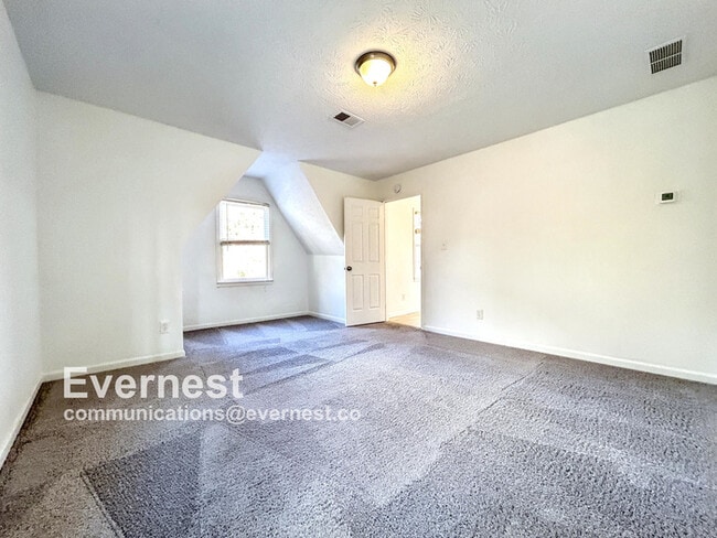 Building Photo - Beautiful 4-Bedroom Home with Modern Comforts / Pet-Friendly / Vouchers Accepted / Available Now!