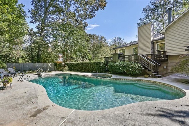 Building Photo - 586 Starlight Dr NE