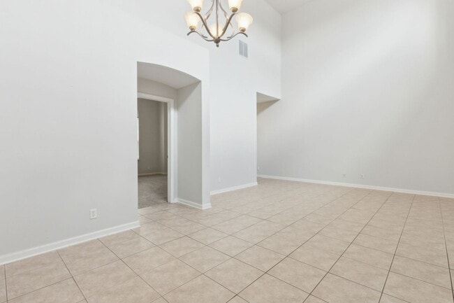 Building Photo - 2 BEDROOM VICTORIA PARK TOWNHOUSE AVAILABL...