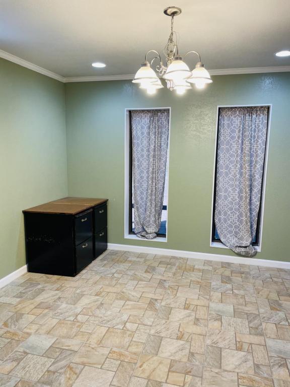 Building Photo - 306 N Davis St