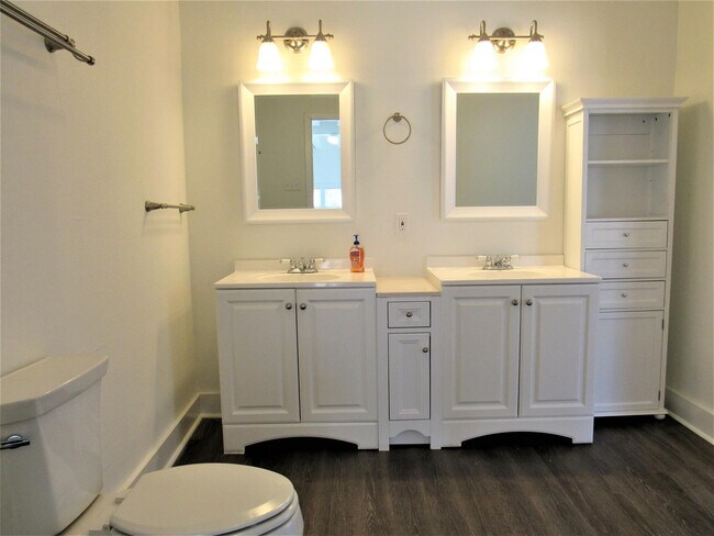 Building Photo - HIGHLAND PARK 3-BEDROOM