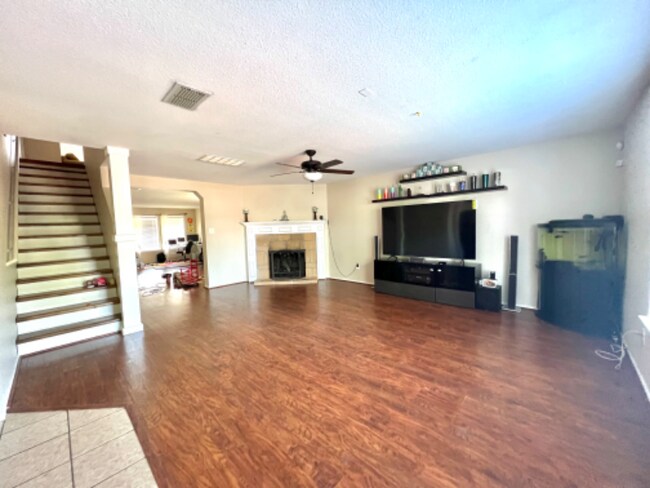 Building Photo - 24707 Maple Crest