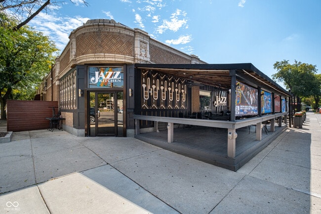 Building Photo - 719 E 53rd St