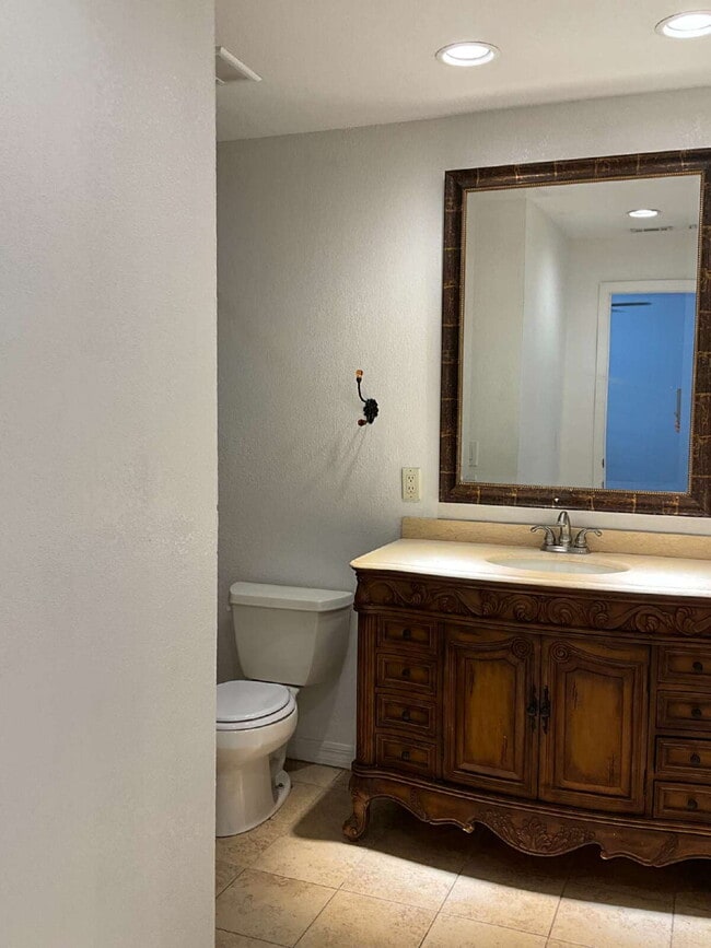 Building Photo - 3 bedroom 2 bath Single Family Home with N...