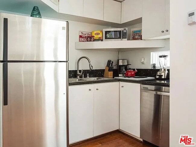 Building Photo - 8661 Clifton Wy