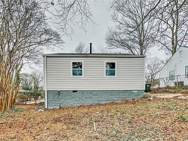 Building Photo - 1958 Maywood Pl NW