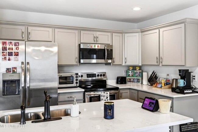 Building Photo - 18102 Evergreen Dr