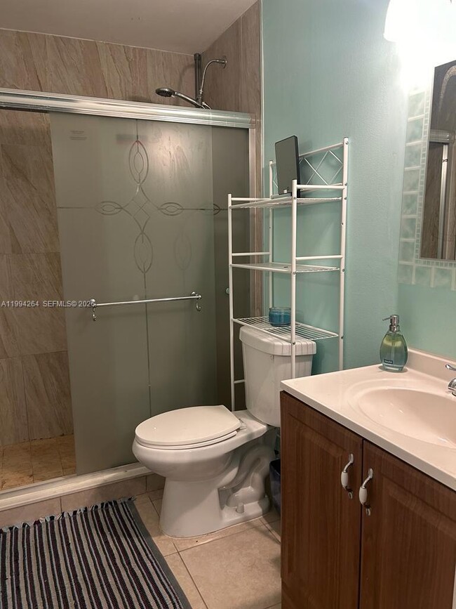 Building Photo - 4046 Eastridge Dr