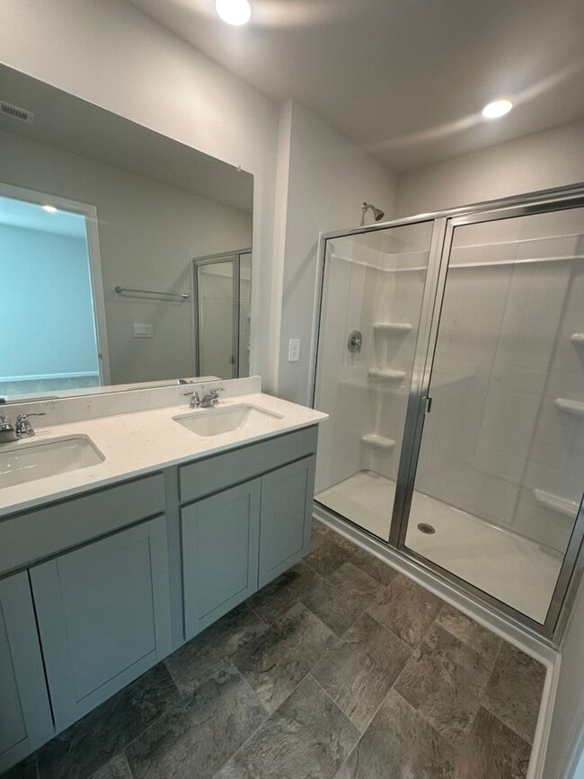 Building Photo - 504 Cloudland Dr