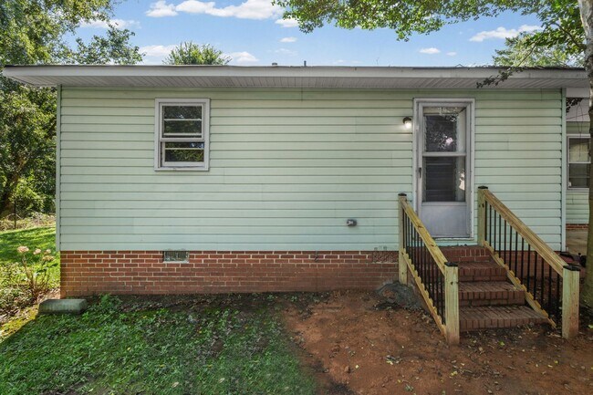 Building Photo - 102 Pierce St