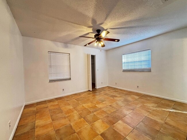 Building Photo - 3919 Wilshire St