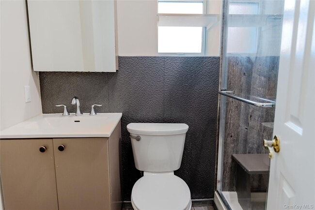 Building Photo - 25 W Broadway