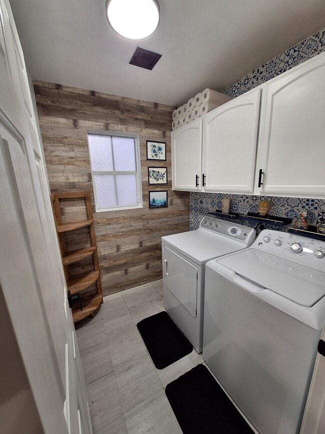 Building Photo - 7701 Donald Nelson Ave