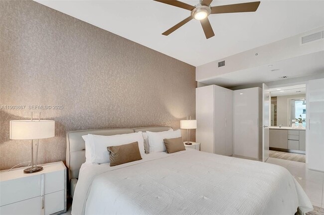 Building Photo - 1010 Brickell Ave