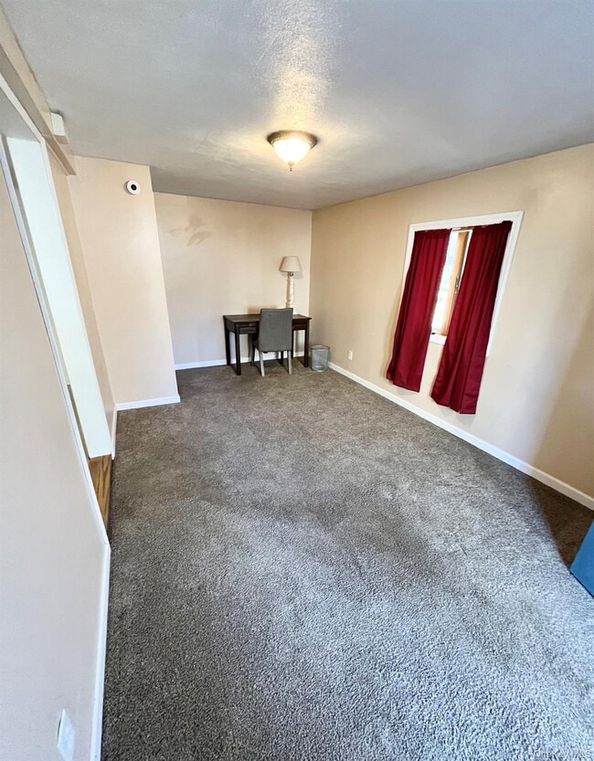 Building Photo - 53 Circle Dr N