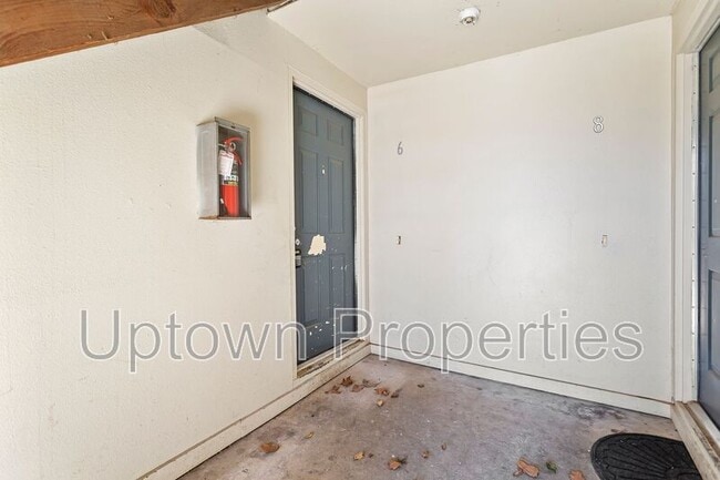 Building Photo - 5660 SW 180th Ave