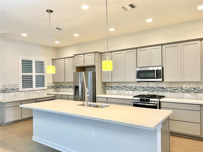 Building Photo - 4720 Vaughan St