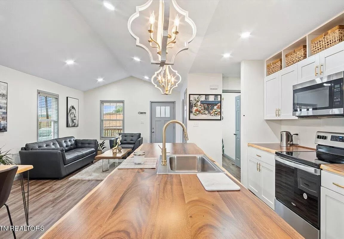 Building Photo - 1928 Vermont Ave