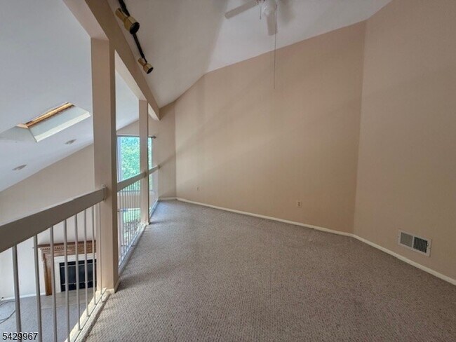 Building Photo - 3844 Bloomingdale Dr