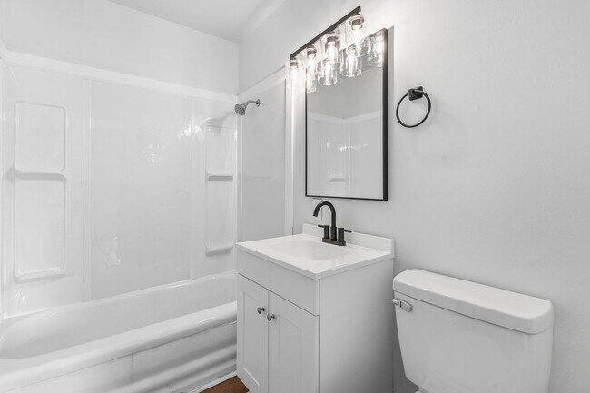 Building Photo - 1 Bedroom | 1 Bathroom | House with Carport | Located on a Quiet Street| Lawn Care and Trash Incl...