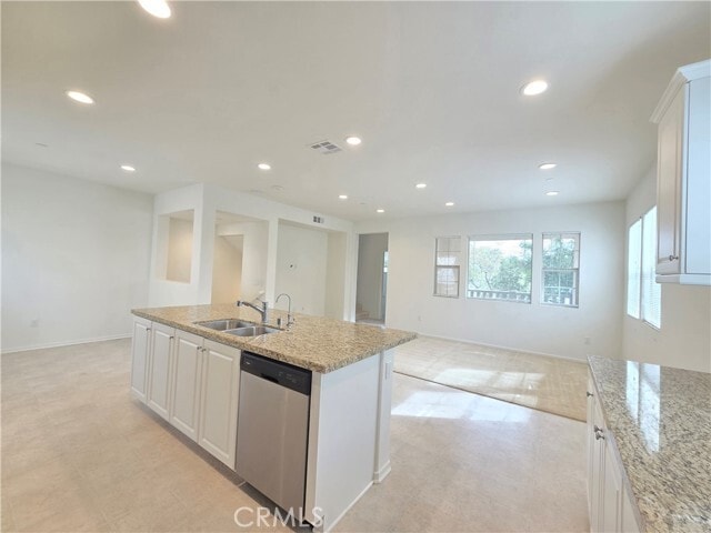 Building Photo - 879 Iris Way