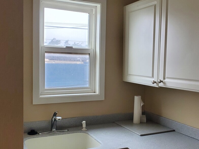 Kitchen sink - 1220 La Playa St