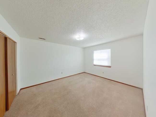 Building Photo - 3950 N Garland Cir