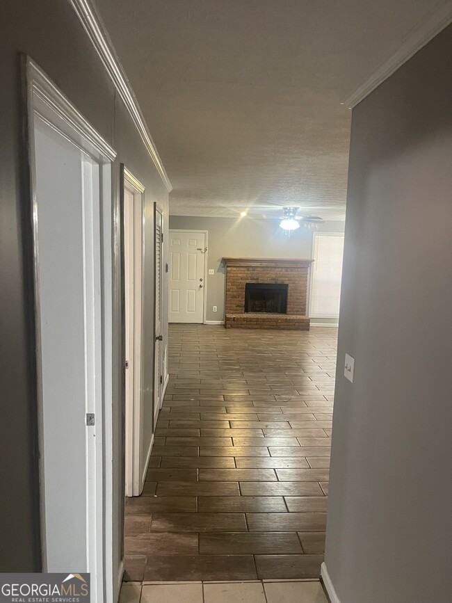 Building Photo - 2611 Country Trace SE