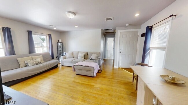 Building Photo - 408 Forest St