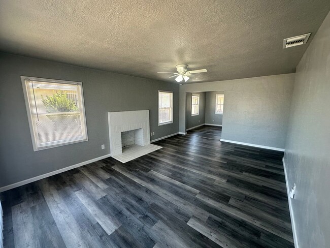 Building Photo - APPLY FOR THIS BEAUTIFUL HOME TODAY!