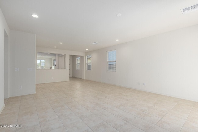 Building Photo - 8818 W Luke Ave