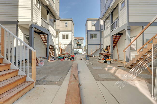 Interior Court Yard - 4318 S Puget Sound Ave