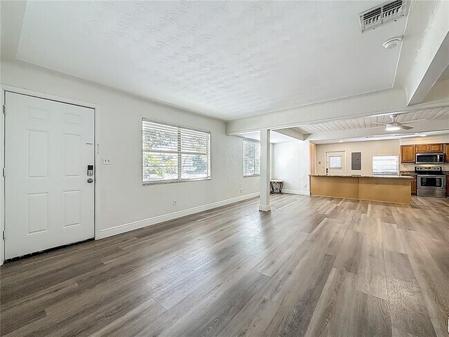 Building Photo - 424 72nd St N