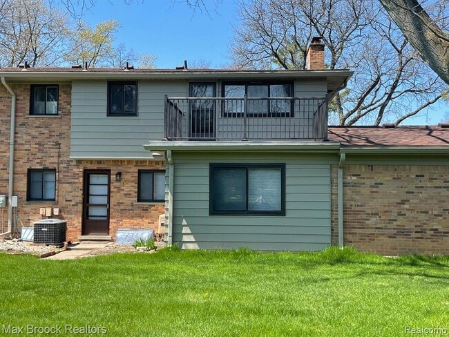 Building Photo - 116 E Hickory Grove Rd