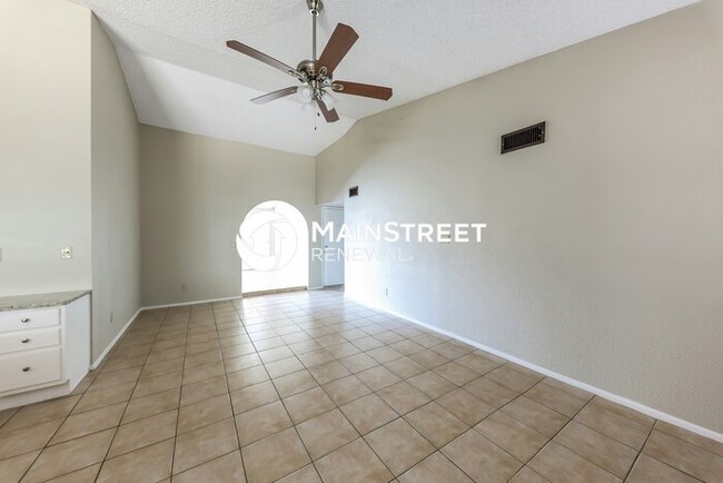 Building Photo - 6202 W Sunnyside Dr