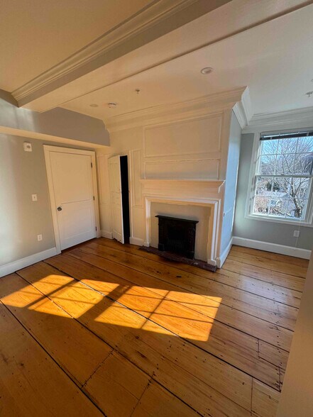 Building Photo - 393 Essex St