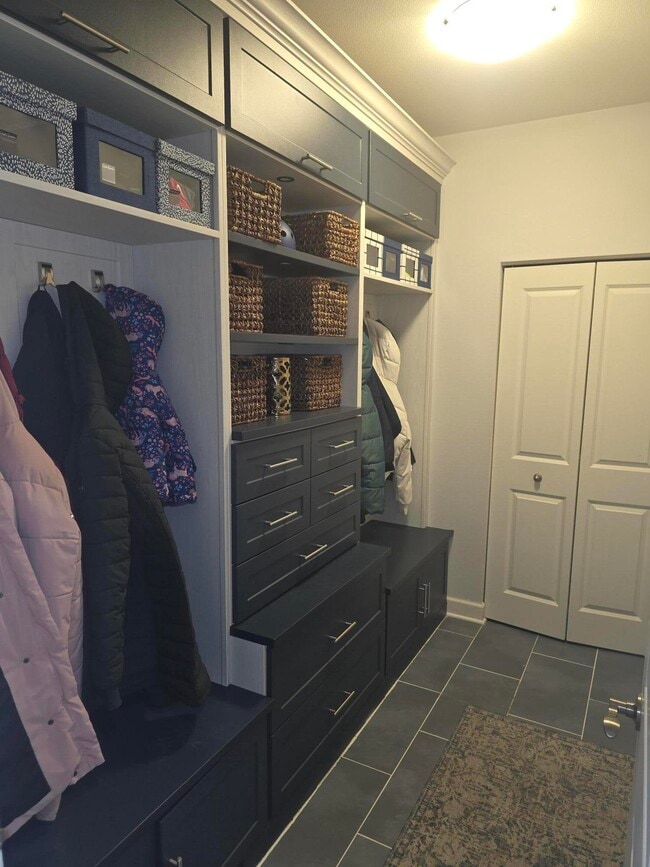 Building Photo - W240N5649 Holly Ct