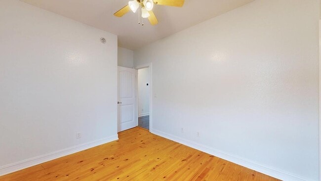 Building Photo - 100 Sweetbriar Lakes Dr