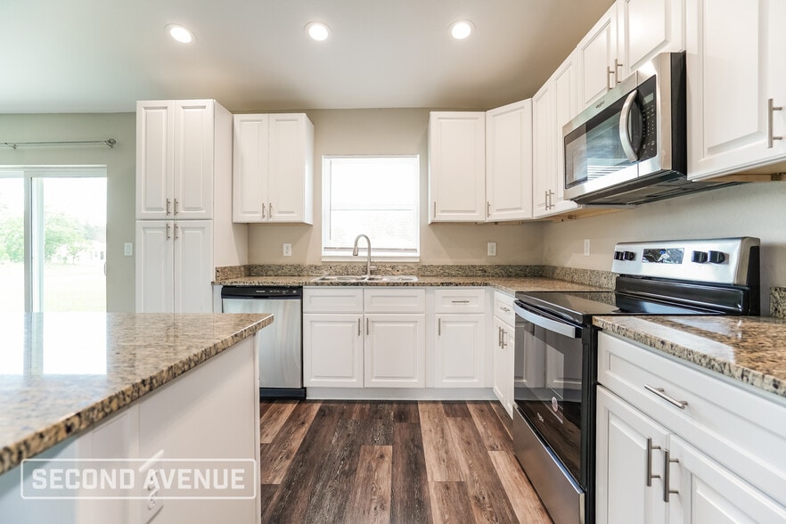 Building Photo - 576 Marion Oaks Manor