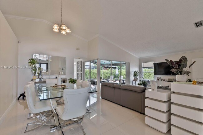 Building Photo - 9765 SW 155th Ct