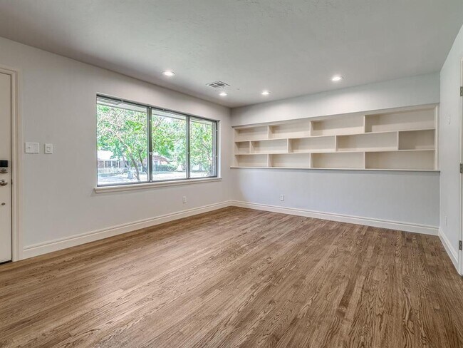 Building Photo - 1320 Avondale Dr
