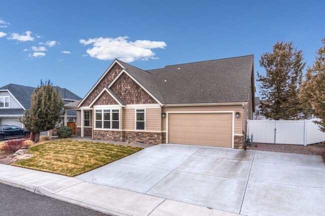 Building Photo - Award-winning, custom-built home in the highly-desired Cascade View Estates