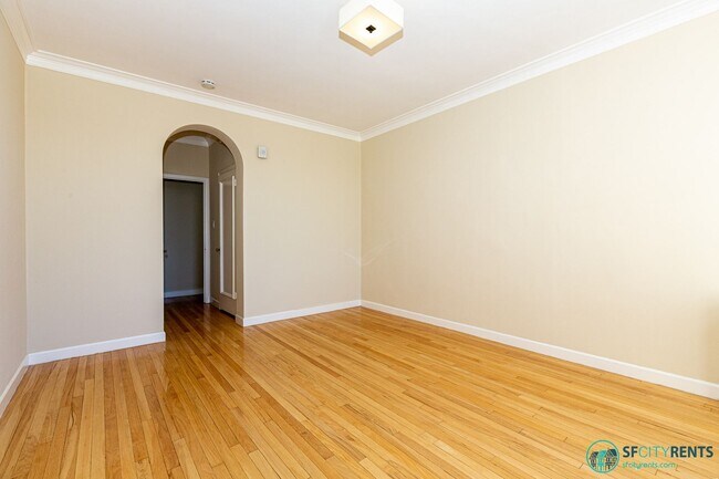 Building Photo - Russian Hill: Remodeled 3rd Floor Art Deco...