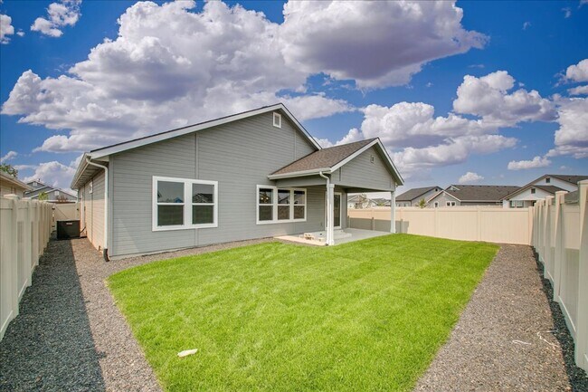 Building Photo - Beautiful 5 Bedroom Home in Nampa, Great Location!
