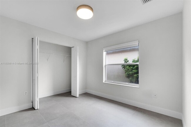 Building Photo - 5212 NW 112th Ct