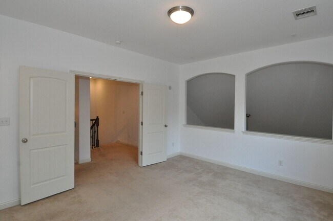 Building Photo - Beautiful Spacious Home FOR LEASE!