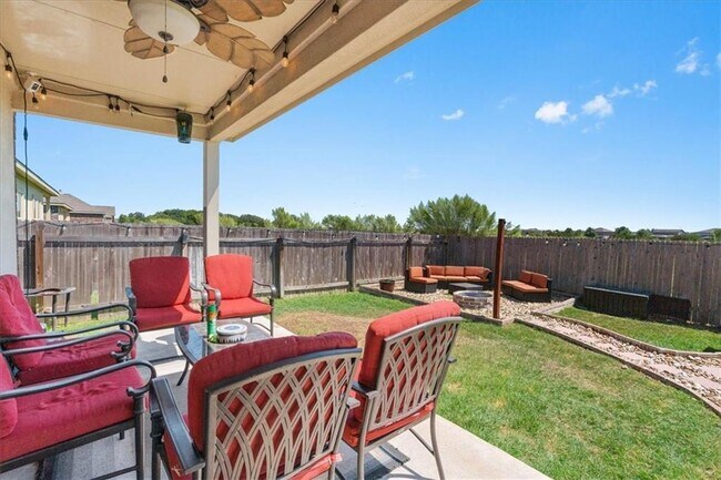 Building Photo - 1104 Hillrose Dr